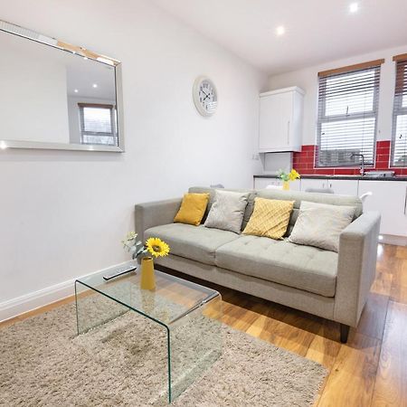 Modern Apartment Close To City Centre With Parking Leeds  Exterior photo