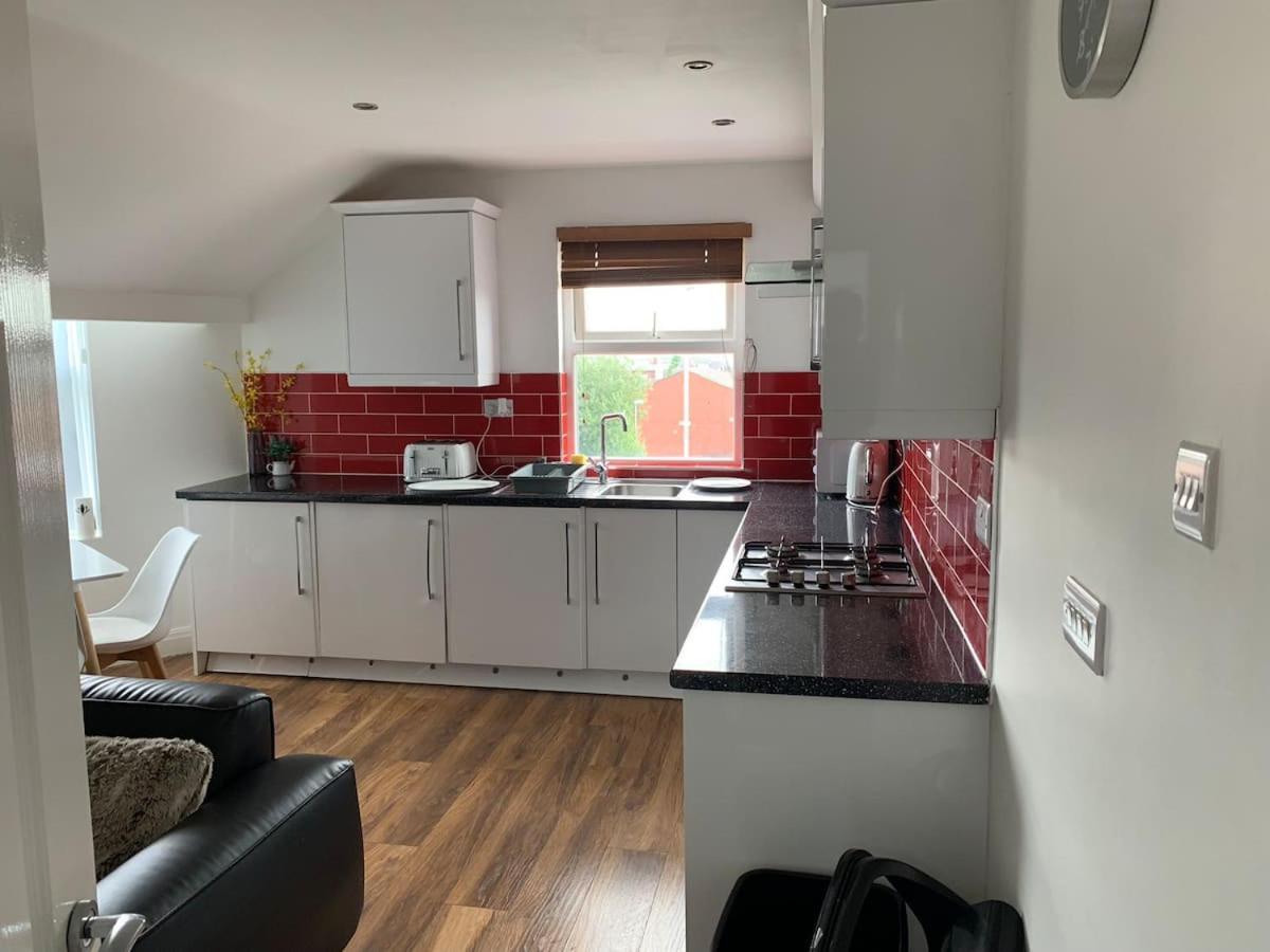Modern Apartment Close To City Centre With Parking Leeds  Exterior photo