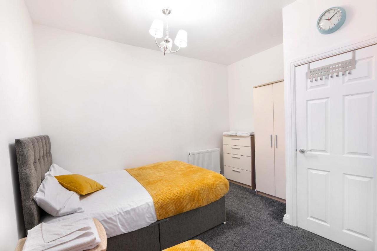 Modern Apartment Close To City Centre With Parking Leeds  Exterior photo