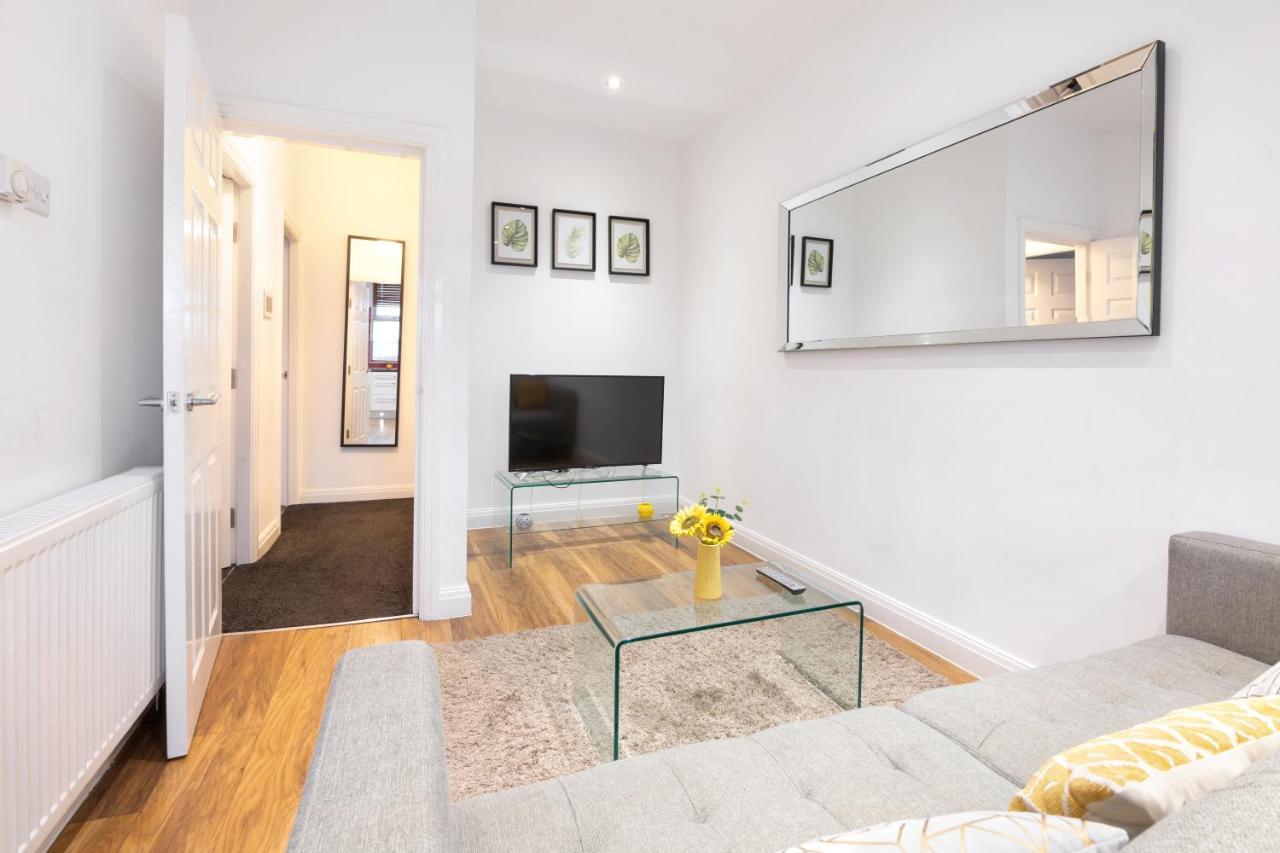 Modern Apartment Close To City Centre With Parking Leeds  Exterior photo