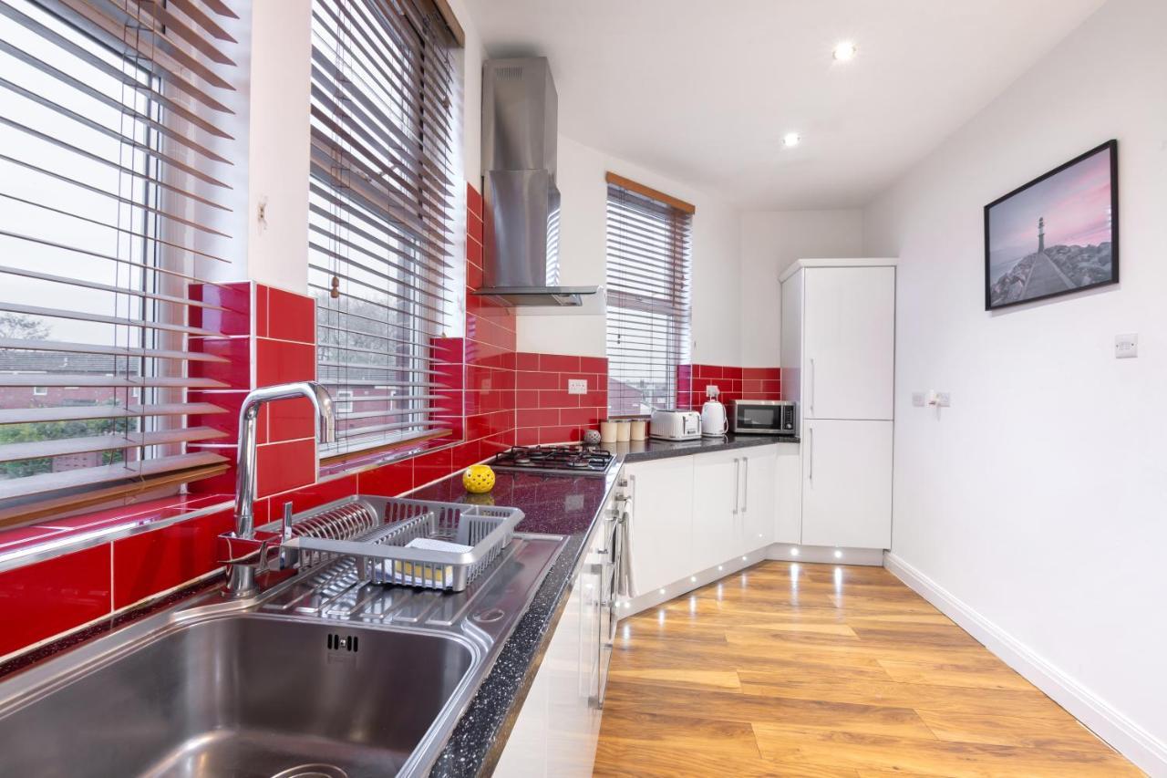 Modern Apartment Close To City Centre With Parking Leeds  Exterior photo
